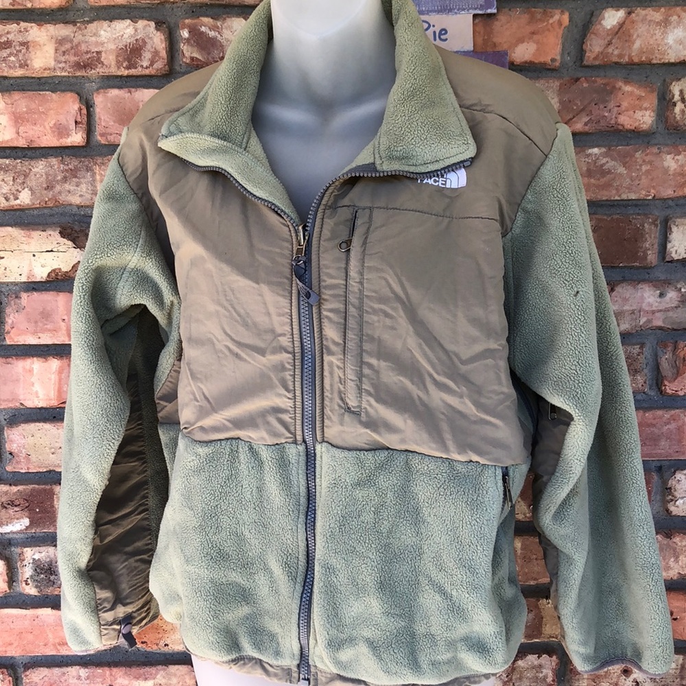 North Face olive green fleece jacket just in time for fall and winter.size M